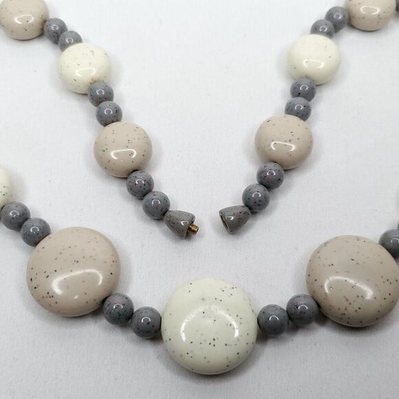 Vintage 3 Tone Grey Beige Ivory Bead Necklace Round Circle Speckled Beads 22" - Picture 4 of 4